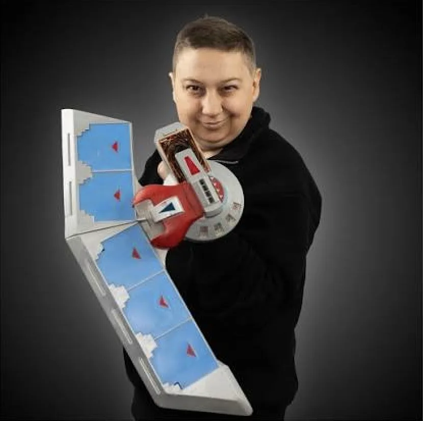 Timgioh: Der unglaubliche Aufstieg des Twitch-Streamers 2026 9 Timgioh posiert mit einer Yu-Gi-Oh-Duel-Disk und einer Karte